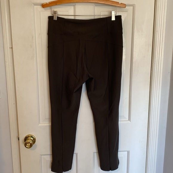 Athleta Olive Green Stellar Crop Pants Size Medium - Picture 3 of 10
